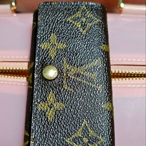 ⚡️⚡️SOLD ⚡️⚡️Authentic Louis Vuitton Key holder